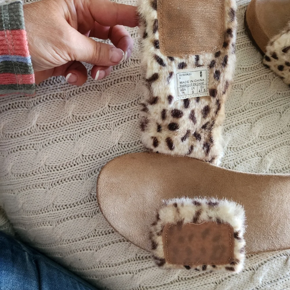 NWT.REVITALIGN Tan and Cream Animal Print Sandals - Picture 6 of 7